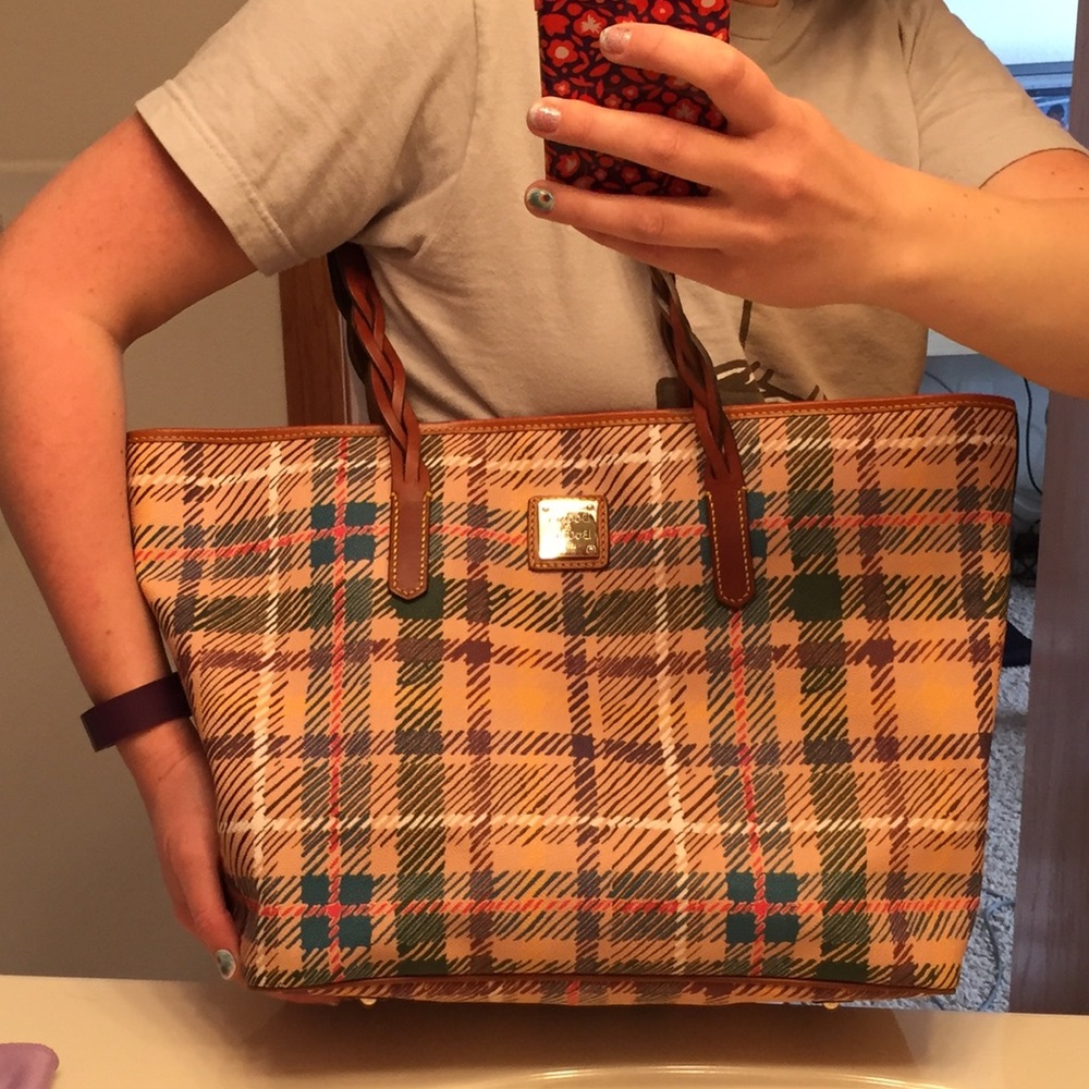 Final Price❣Dooney & Bourke Plaid Tote!
